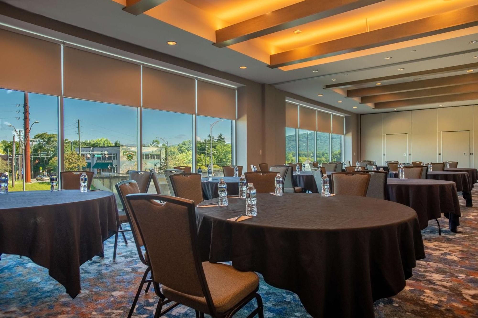 Doubletree By Hilton Asheville Downtown Экстерьер фото