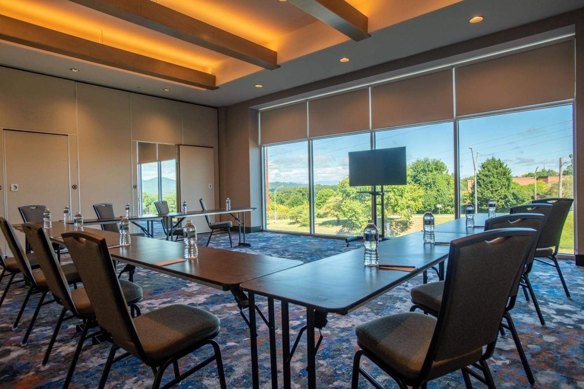 Doubletree By Hilton Asheville Downtown Экстерьер фото